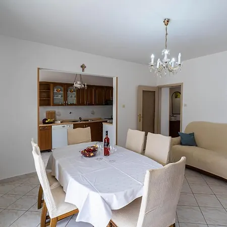 Apartment Apartman Ana *