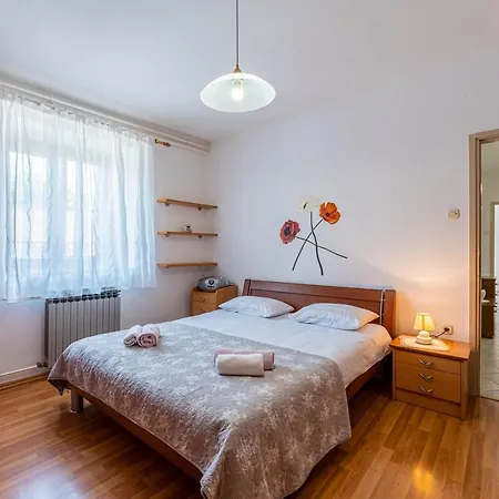 Apartman Ana * Pola