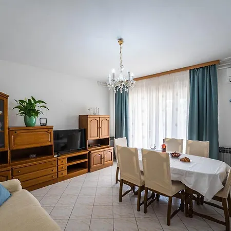 Apartment Apartman Ana *