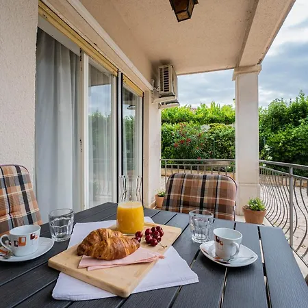 Apartment Apartman Ana *