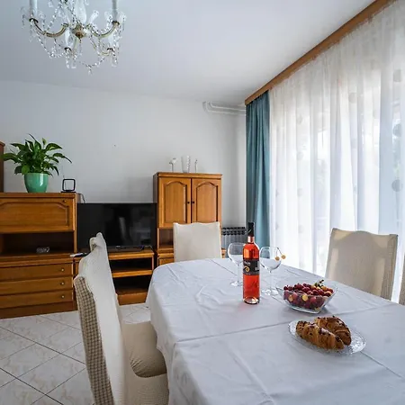 Apartment Apartman Ana
